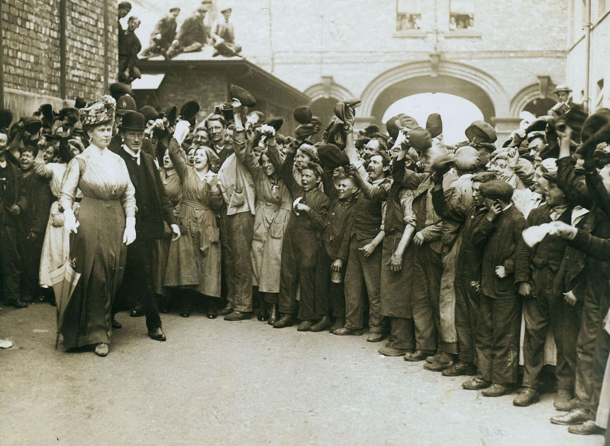 Queen Mary being cheered by a crowd of workers at William Doxford & Sons Ltd, Sunderland, 15 June 1917. Tyne & Wear Archives & Museums. Public Domain. Queen Mary being cheered by a crowd of workers at William Doxford & Sons Ltd, Sunderland, 15 June 1917. Tyne & Wear Archives & Museums. Public Domain.