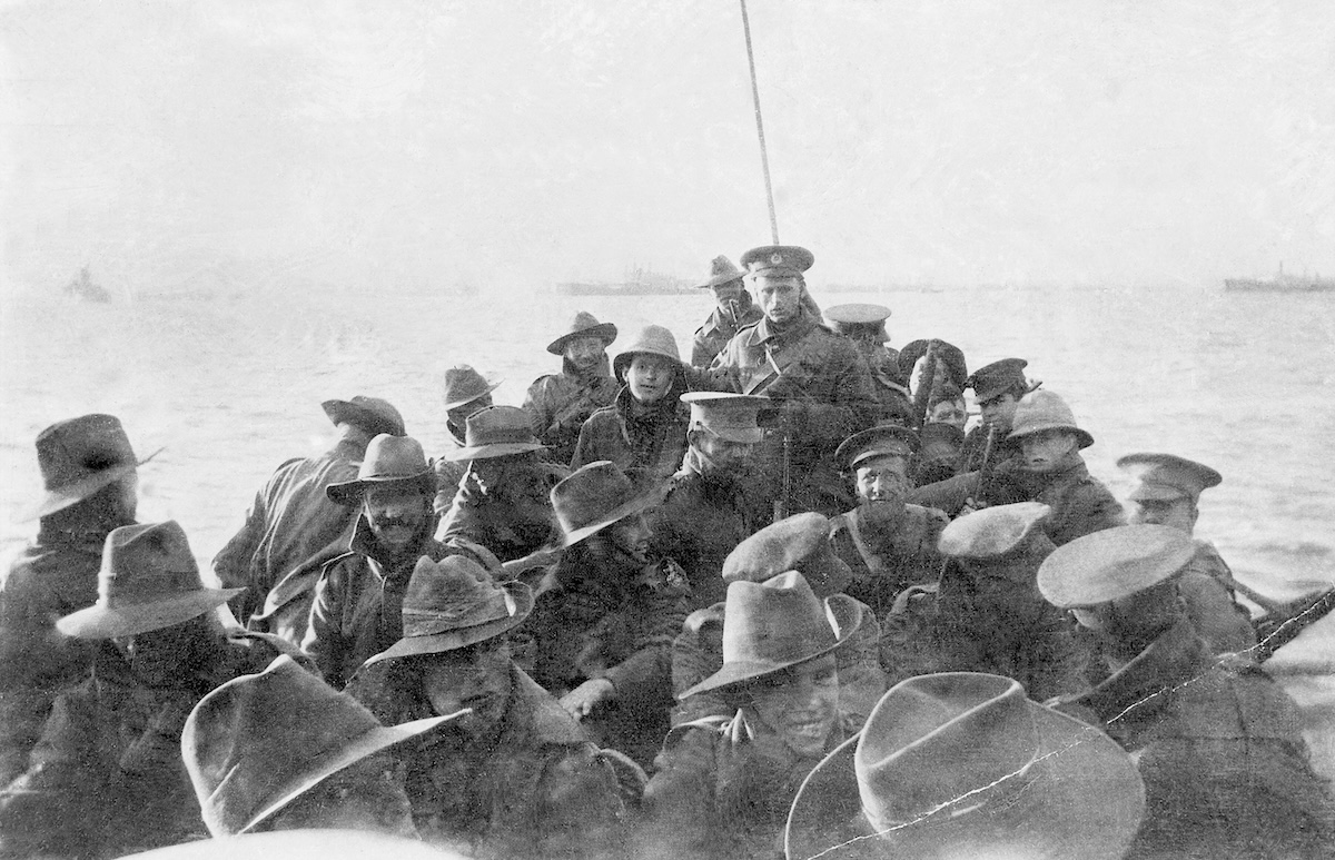 A lifeboat carries men of the 1st Divisional Signal Company towards Anzac Cove, Gallipoli, 25 April 1915. Australian War Memorial. Public Domain. A lifeboat carries men of the 1st Divisional Signal Company towards Anzac Cove, Gallipoli, 25 April 1915. Australian War Memorial. Public Domain.